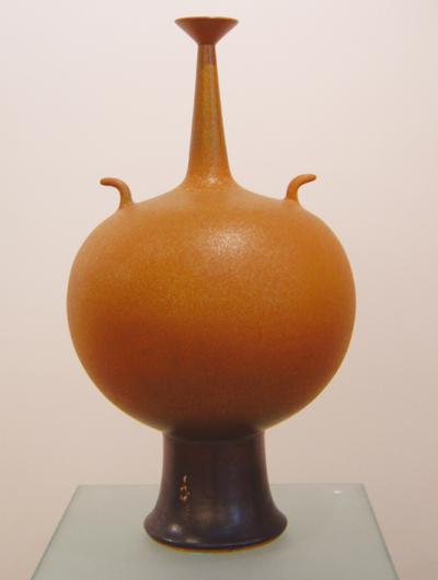 金棕釉 高足圓腹雙耳長頸瓶 (2002)