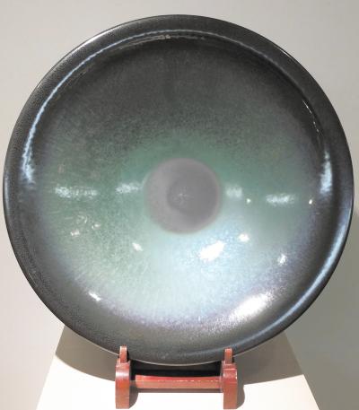 藍多彩釉瓷圓盤 (2006)